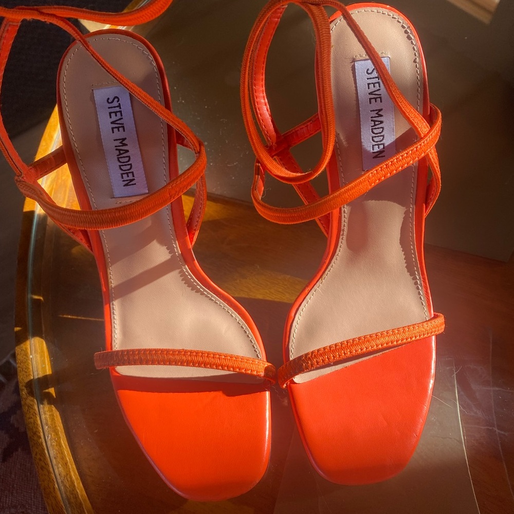 STEVE MADDEN ORANGE HEELS